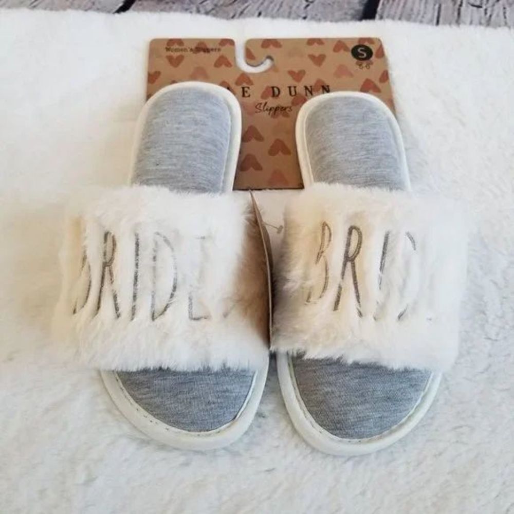 NWT Rae Dunn Sz S (5-6) Bride White Gray Fur Cushioned Soft Slippers New in Pack